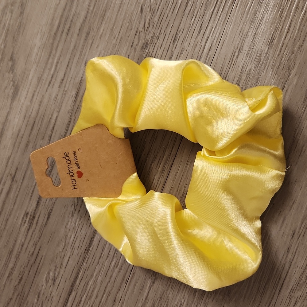 🐻 New Hair Scrunchie